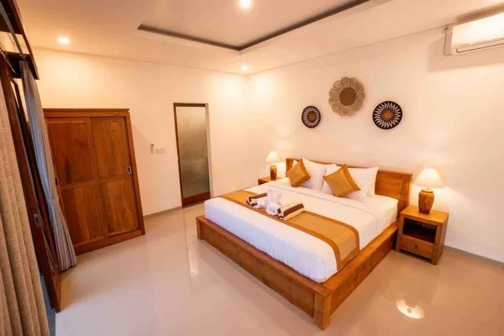 Bedroom Maya Gorgeous Manor