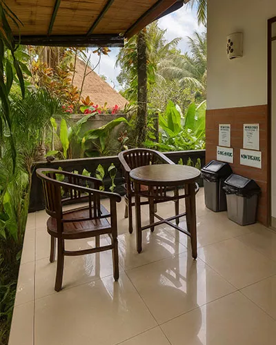 Jungle Hideaway Villas - Table Chair